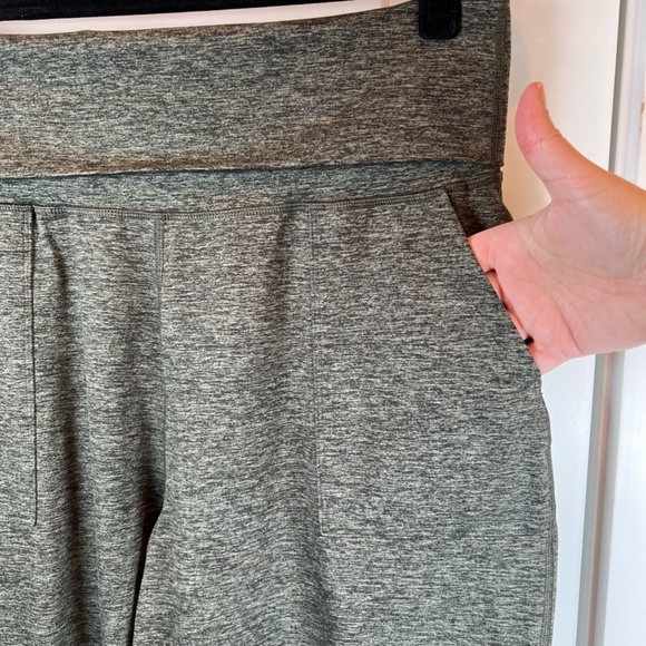 Offline by Aerie Women's Fold Over Waist Short Court Joggers Black Heather Large - Picture 6 of 14